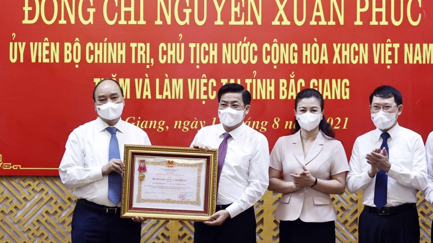 Chủ tịch nước trao Huân chương Lao động hạng Ba cho Bắc Giang vì thành tích chống dịch